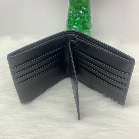 Michael Kors Harrison Billfold with Passca… - Picture 4 of 7